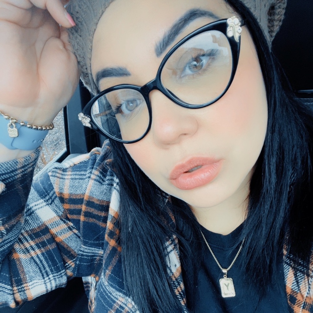 Meet your Posher, Yomayra